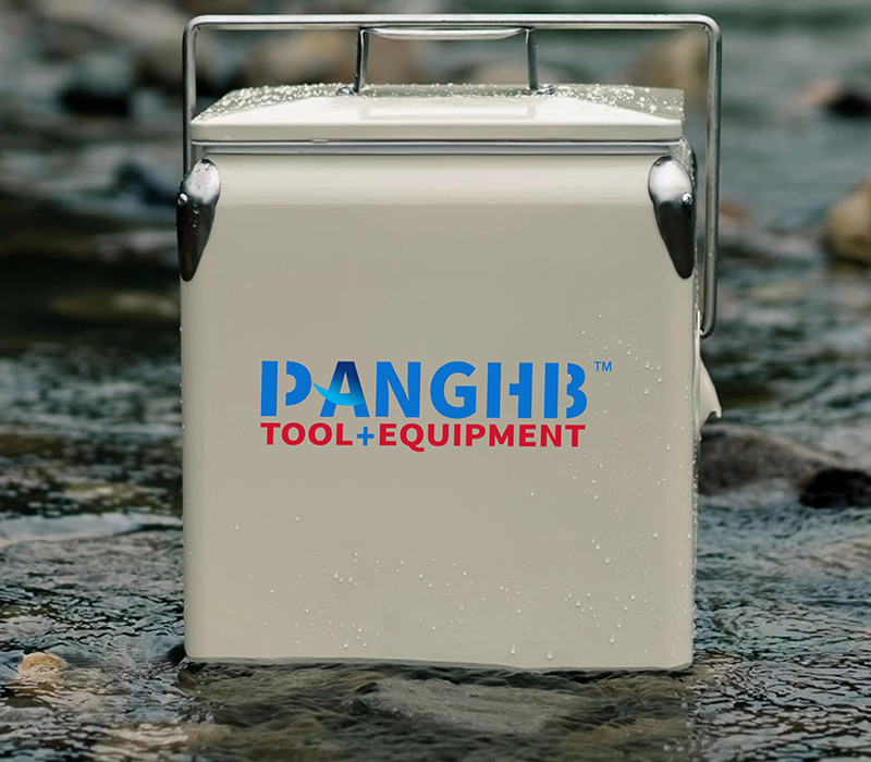 20333 Cooler box A bottle opener on the side