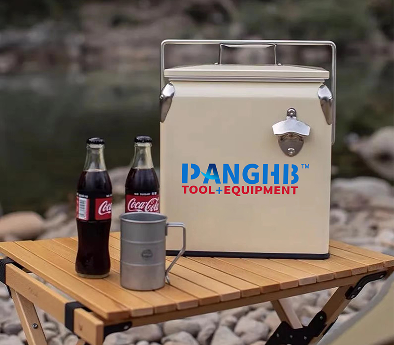 20332 Cooler box A bottle opener at the front